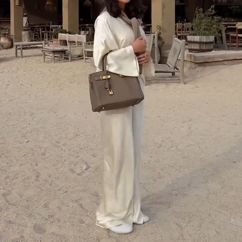 Zijdeachtige en elegante satijnen brede nek Losse bovenkant en elastische taille breedbeenbroek set