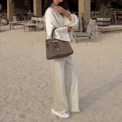 Zijdeachtige en elegante satijnen brede nek Losse bovenkant en elastische taille breedbeenbroek set